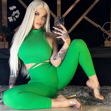 Jennifer Aboul exklusive hübsche bild