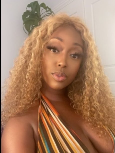 Glamazon Tyomi exklusive hd galerien