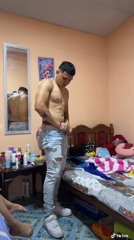 Elias Portillo nackt erotische archiv