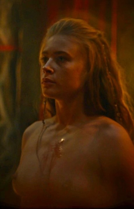 Jeanne Goursaud kostenlose porno foto