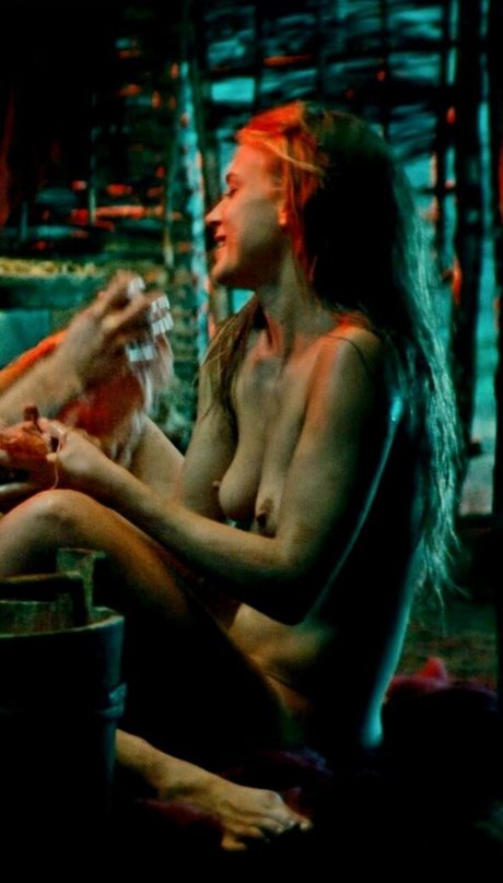 Jeanne Goursaud heiße nackt fotos