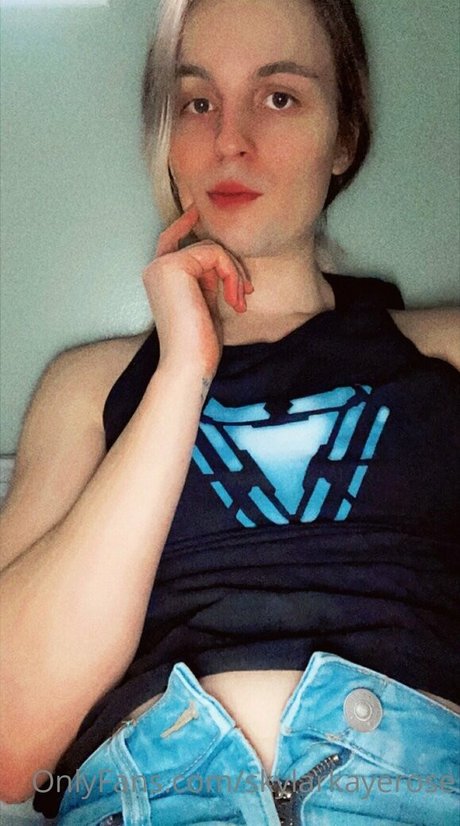 skylarkayerose pornostar kunst foto