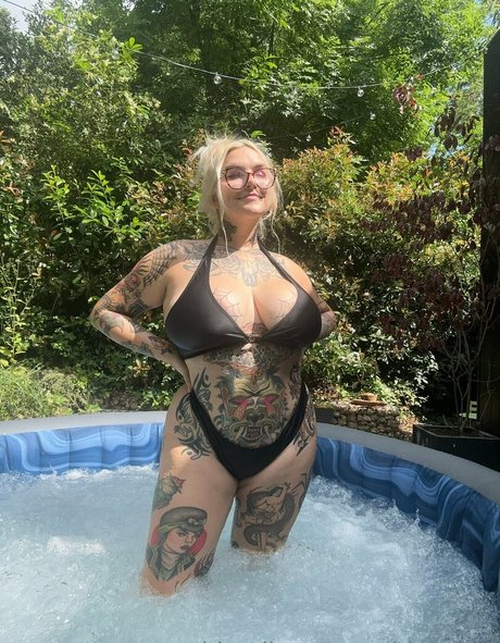 stupiderandhotter xxx erwachsene bild