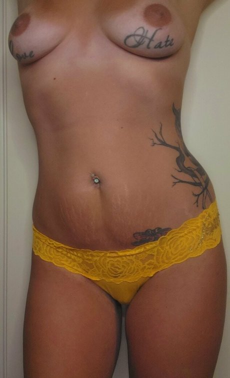 aus onlyfans exklusive hübsche foto