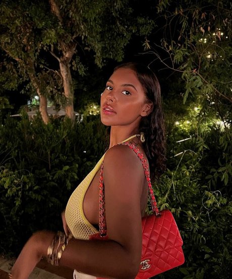 aaliyahceilia top nackten bild