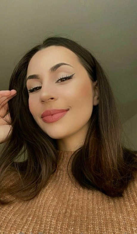 araniasortia kunst sexy bild