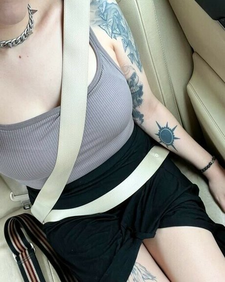 Bloodberry Tart erwachsene nackte fotos