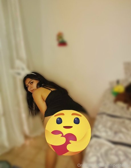 emilipetitefree model akt galerien