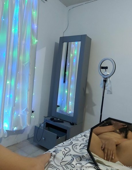 emilipetitefree erwachsene nacktheit galerien