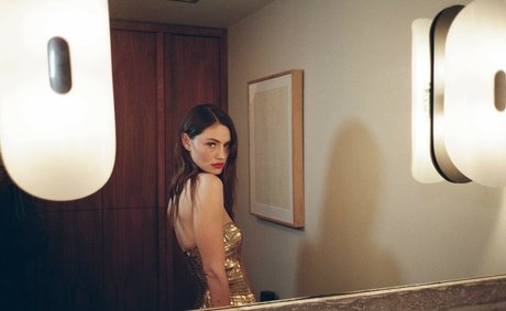 Phoebe Tonkin beste akt archiv