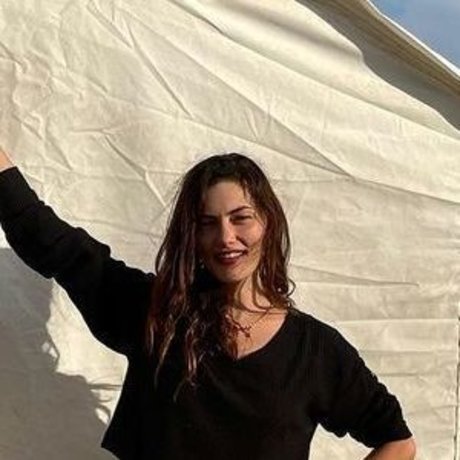 Phoebe Tonkin erwachsene schöne bild
