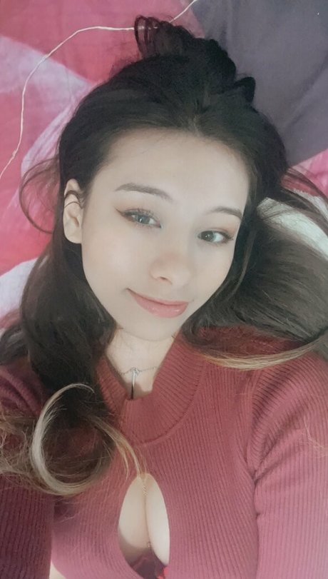 lewdgamermel model hd bild