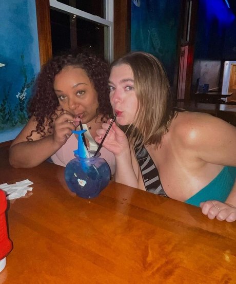 junge onlyfans kunst hübsche bild