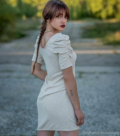 Ivonazg heiße nette galerie