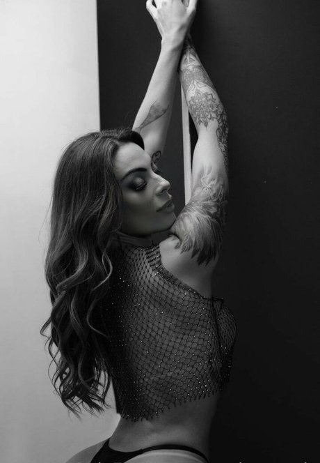 Monique Amin erwachsene nette foto