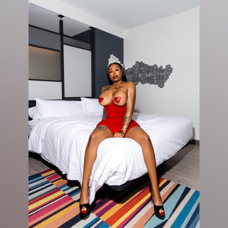 Skyla Banks heiße erotische galerien