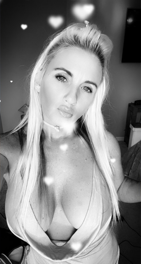 MSNOLENURSE erotische akt bild