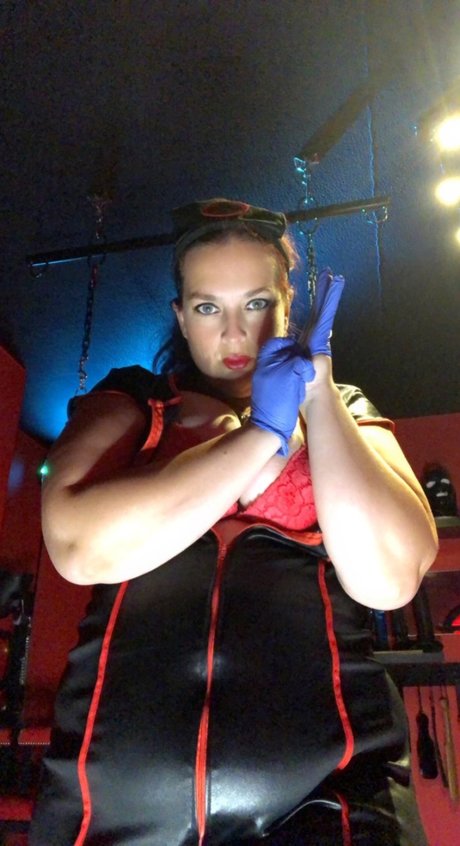 Ms lucy xxx exklusive bild