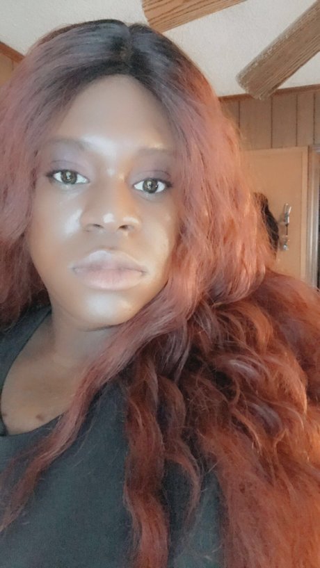 Mya Brinks erotische kunst galerien