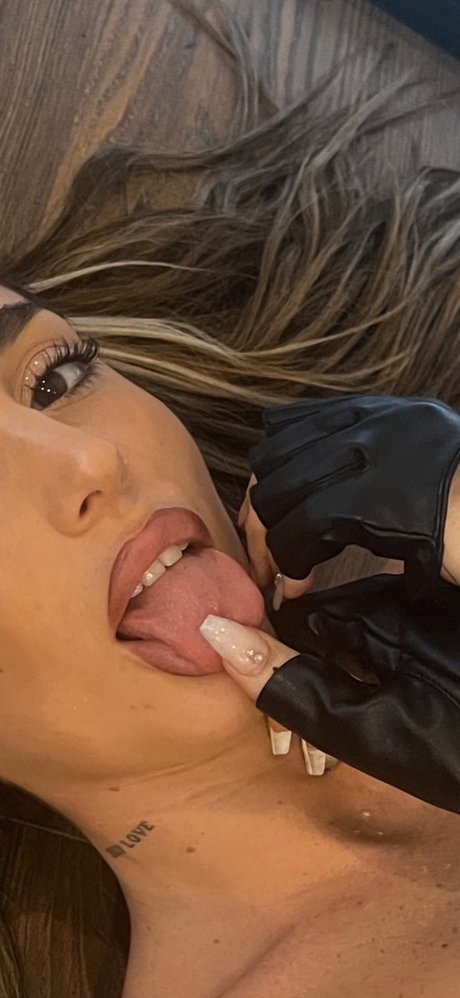 Naissha xxx pornostar bilder