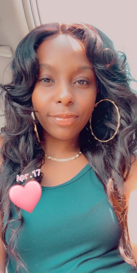 Nae Love top nackte bilder