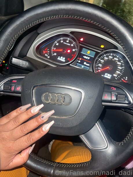 Nadi Hustle nacktheit freie bilder