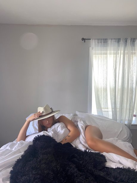 Destiny C erotische pornographische galerie