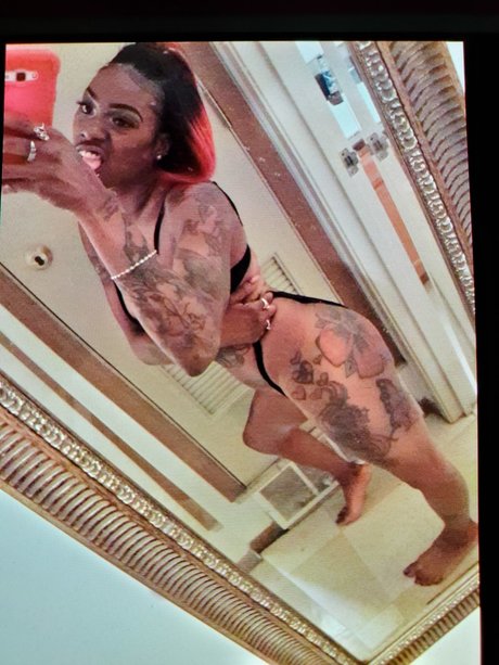 Tatted soul schöne akt fotos