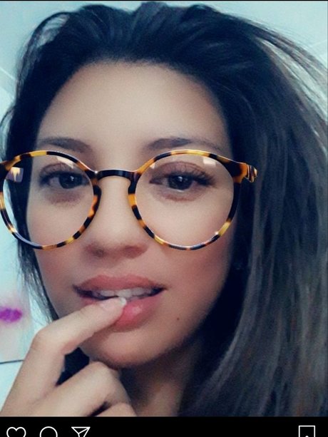 Laura rey erwachsene perfekte bilder