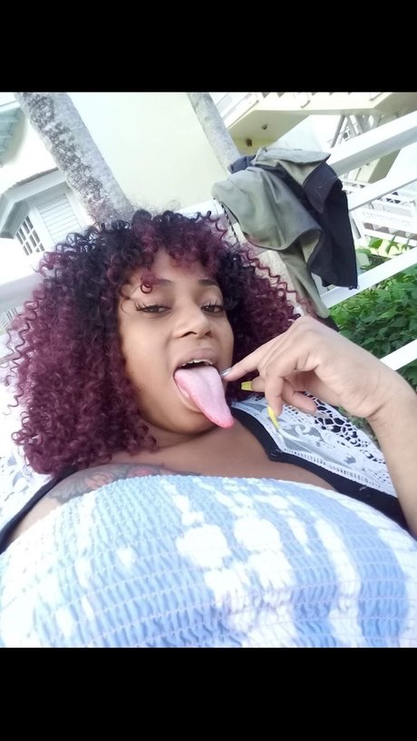 TierraDimples hd exklusive bild