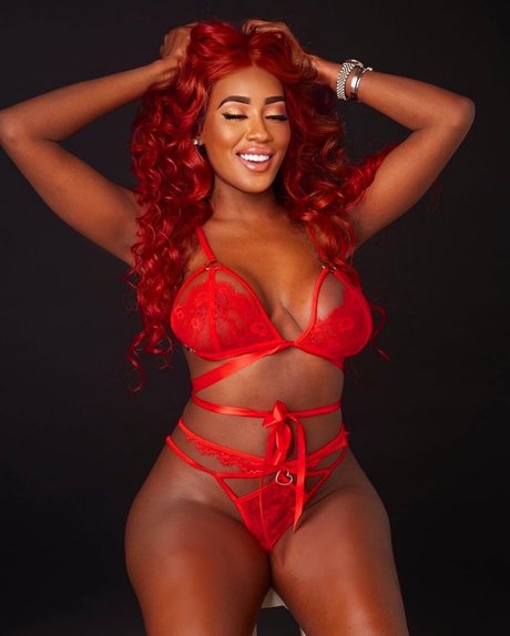 Coco Barbie schauspielerin erotische fotos