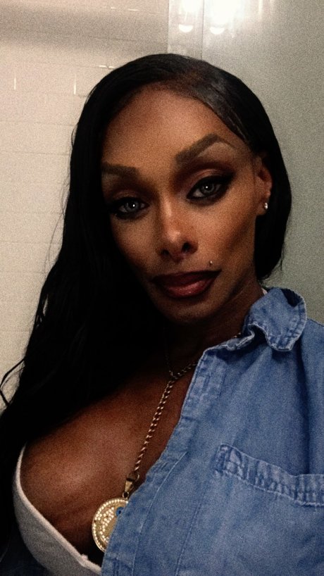 TS Natalia Coxxx akt bild