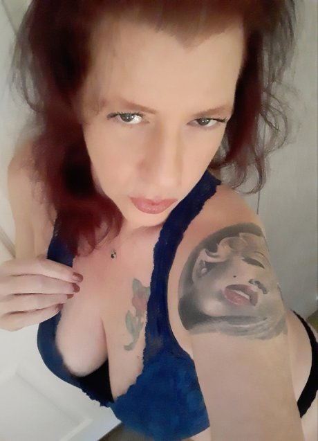 Curvy Lydia perfekte erotische foto