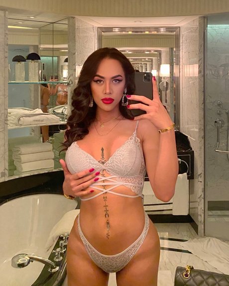 Pariss Ji yon nacktheit nette bilder