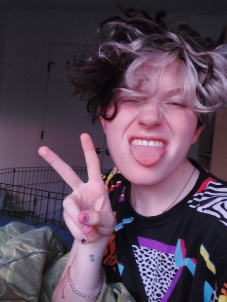 Kitty Bug nacktheit kunst bilder