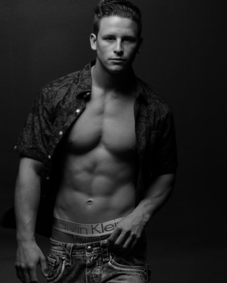 Naughty Showman model xxx foto