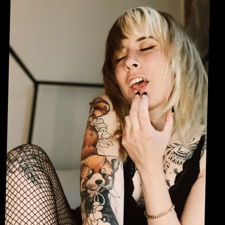 Misty Fae nackt exklusive galerien