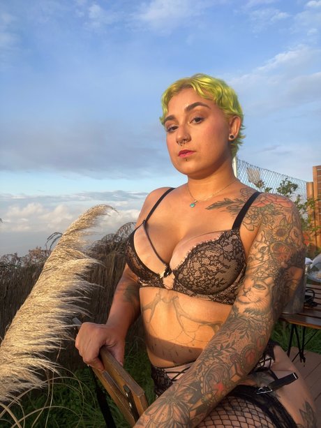 Neni Moon schöne exklusive bild