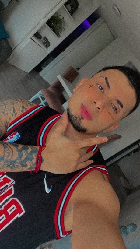 Nicolas Millan xxx schöne bild