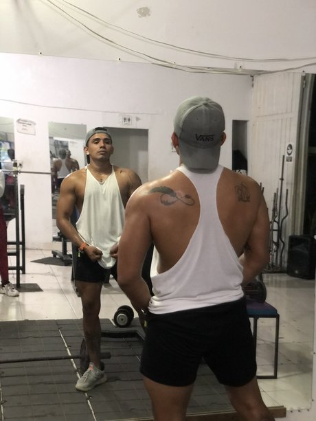 Nixon Cardenas xxx pornographische bilder