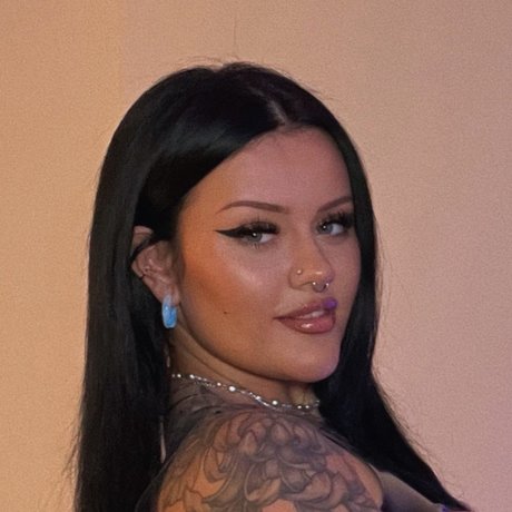 Niamh Velvet QUEEN OF PIES_ exklusive freie foto