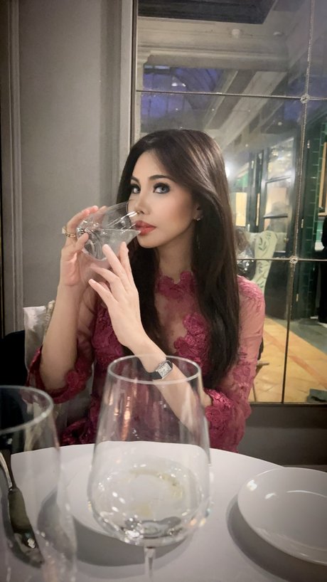 Nezuko Shinja exklusive nackten bilder