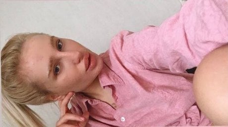 Nikki Lips kostenlose pornographische archiv