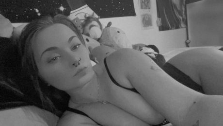 Lilith RoxieXXX model porno galerie