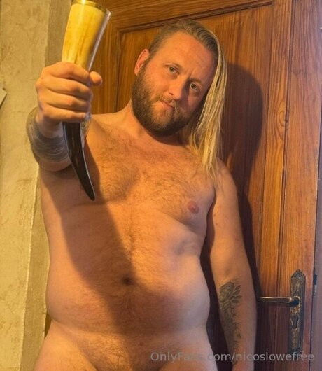 Nicos lowe model nackten archiv