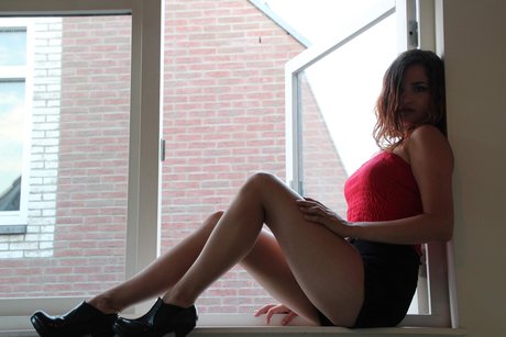 Nina Estia xxx sexy galerien