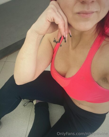 Nikky Divine nackten foto