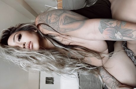 Nikki Sotelo schöne nackte archiv