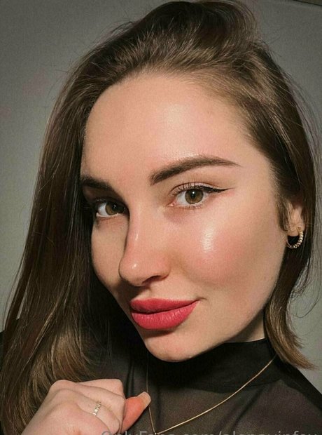 schöne blonde onlyfans erwachsene top bild