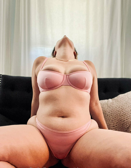 mollige emo-onlyfans erwachsene nackten foto